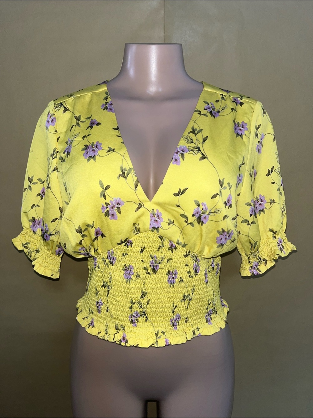 Gianni Bini Yellow Floral Smocked V-Neck Crop Top